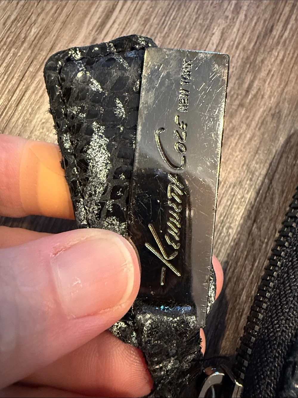 Kenneth Cole Leather Black Silver Snakeskin Print Zip Around Wallet